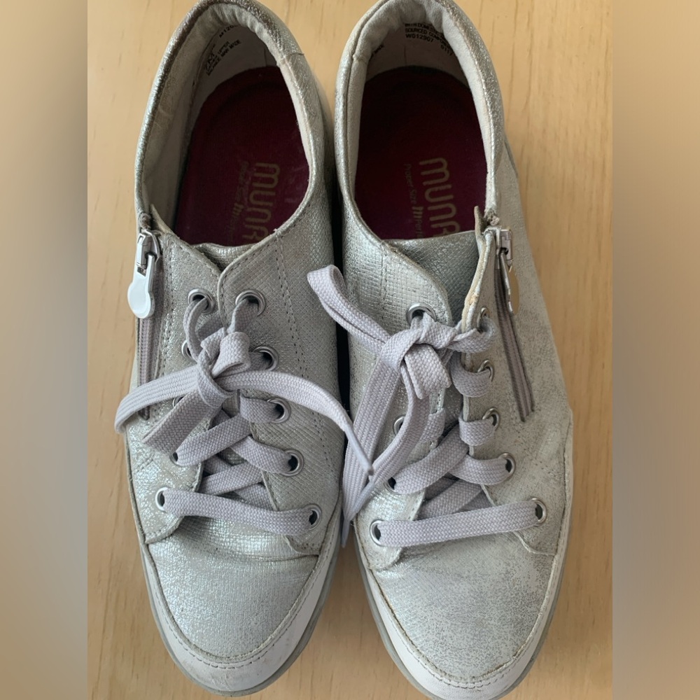 Munro - Women’s Sneakers